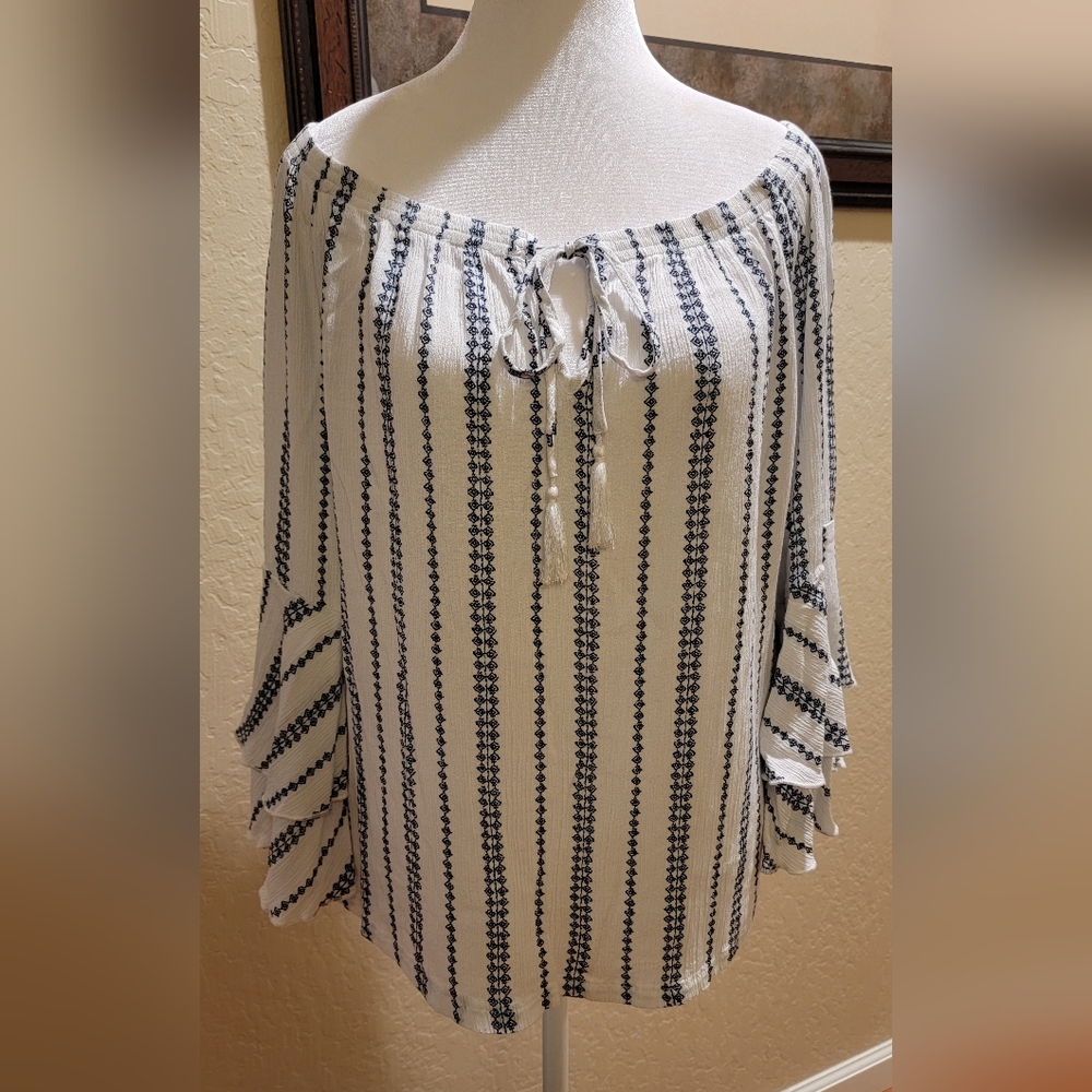 % Solitaire Off-Shoulder Top - Size L